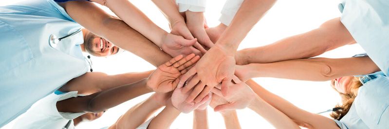 Im Pflegewesen muss öfter über den Tellerrand hinaus gedacht werden.(©  Andrey Popov – stock.adobe.com)