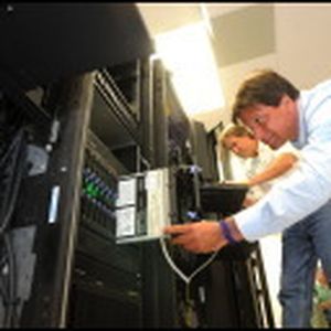 der neue zEnterprise-Mainframe ermöglicht es, sogenannte Ensembles aus Großrechner und Bladeservern einheitlich zu verwalten.
