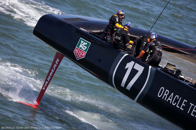 Ab einem gewissen Tempo gleiten die Boote aus schmalen Finnen, genannt Hydrofoils, über das Wasser. ( ACEA)