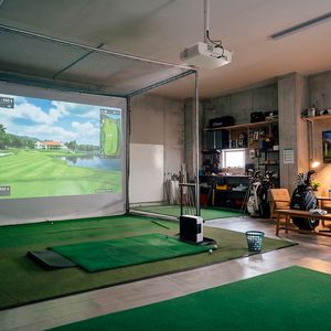 Ein Anwendungsbereich für den EH-LS7500 sind Indoor-Golfsimulatoren.(Bild:  Epson)