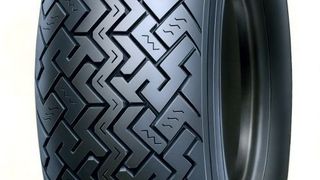 Der „CN36“ aus der Cinturato-Familie war in den Siebzigern ein sehr populärer Reifen, der gerne bei schnellen und auch schweren Limousinen zum Einsatz kam. (Bild: Pirelli)