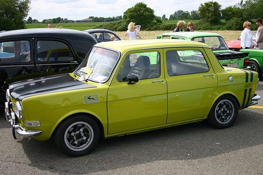 Auch eine Rallye-Version gab es. Charakteristisch waren die zwei Rallye-Zebrastreifen hinten und die mattschwarze Kofferraumhaube vorne. (Archiv: Vogel Business Media)