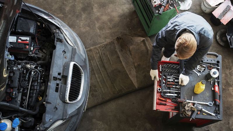 Die Fahrzeugreparatur wird immer teuer. Egal ob Gebraucht- oder Neuwagen, die Preise für die Komponenten steigen. (Bild:  Bild von Freepik)