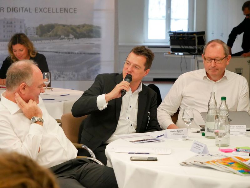 (v. l.) Dr. Thomas Simon, IT-Haus, mit Martin Greiwe, Ratiodata  (Vogel IT-Medien GmbH)