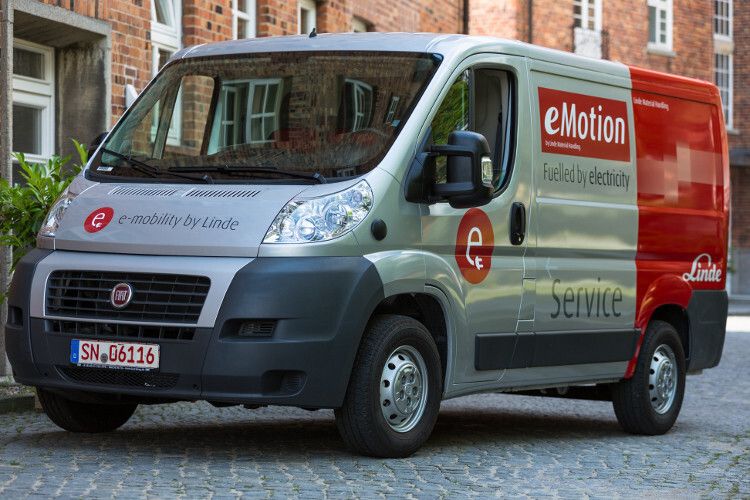 Der Bausatz kann aber auch einen Transporter wie den Ducato zum E-Mobil machen. (Foto: Karabag)