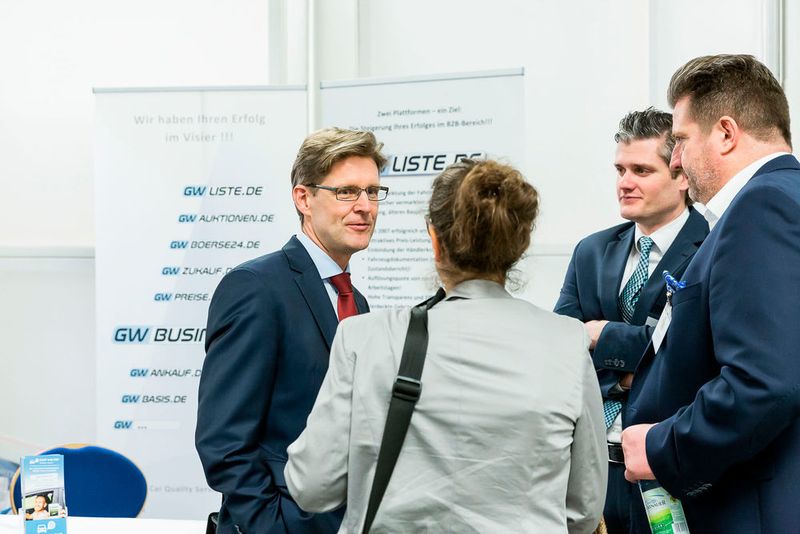 GW-Liste von Car Quality Systems ist quasi die „Urform“ der B2B-Auktion. Geschäftsführer Sven Quambusch (li.) entwickelt seine Dienstleistung ständig weiter. (Stefan Bausewein)