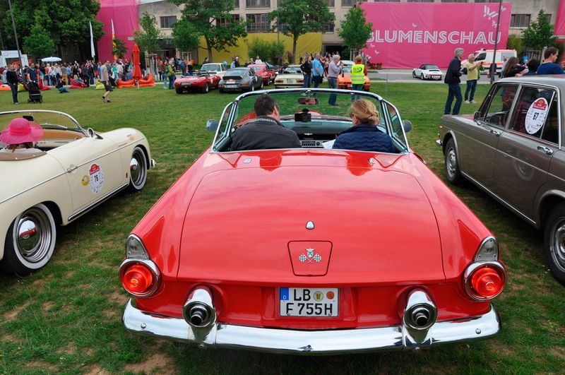 Parken vor der Blumenhalle der Landesgartenschau. (Weissenberger / »kfz-betrieb«)