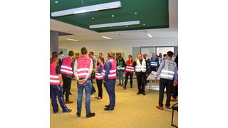 Zur Besichtigung des LLBB wurden die Teilnehmer in sechs Gruppen eingeteilt. (LABORPRAXIS, C. Lüttmann)