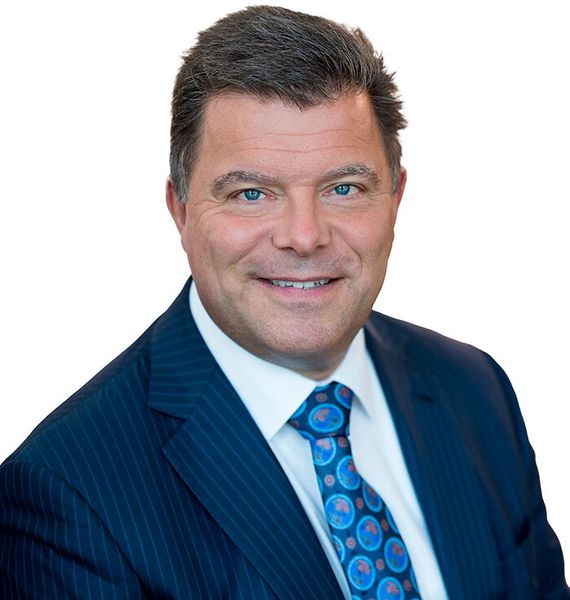 Christian O. Erbe hat die Gesamtverantwortung für die Unternehmensgruppe Erbe Elektromedizin GmbH inne, ein 1851 gegründetes und weltweit auf dem Gebiet der Medizintechnik tätiges Familienunternehmen. Seit 2004 ist er im Vorstand des Fachverbandes Elektromedizinische Technik beim ZVEI, dem Verband der Elektro- und Digitalindustrie. 2014 übernahm er dessen Vorsitz. 2010 wurde er zum Präsidenten der Industrie- und Handelskammer Reutlingen gewählt. Als Vizepräsident vertritt er den Baden-Württembergischen Industrie- und Handelskammertag. (Bild: privat)