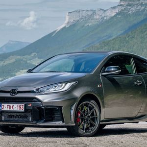 Die neue Außenlackierung namens Precious Metal wirkt am GR Yaris besonders edel.(Bild:  Jayson Fong)
