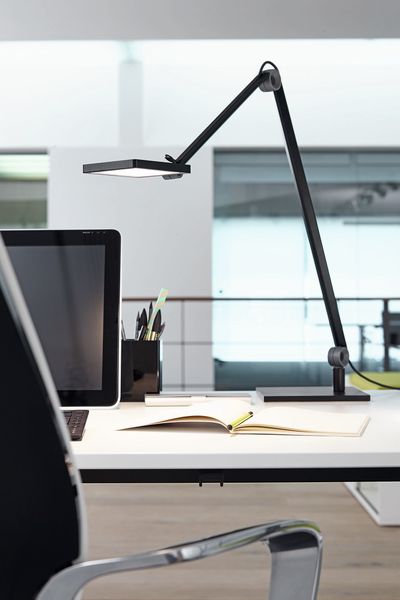 Eine Leuchte, viele Optionen: Mit frei kombinierbaren Grundformen und Farben sorgt die neue LED-Arbeitsplatzleuchte Para.MI von Waldmann für optimales Licht und größtmögliche Individualität im Büro. (Bild: Waldmann)
