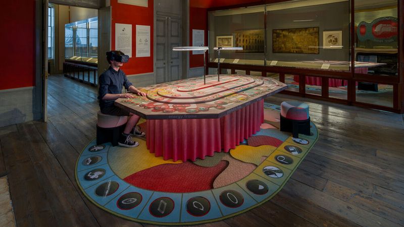 Alcantara, italienischer Hersteller feiner Interieur Materialien, organisiert interaktive Kunstausstellungen wie „The Portal Galleries“ in London. (Bild: gareth gardner)