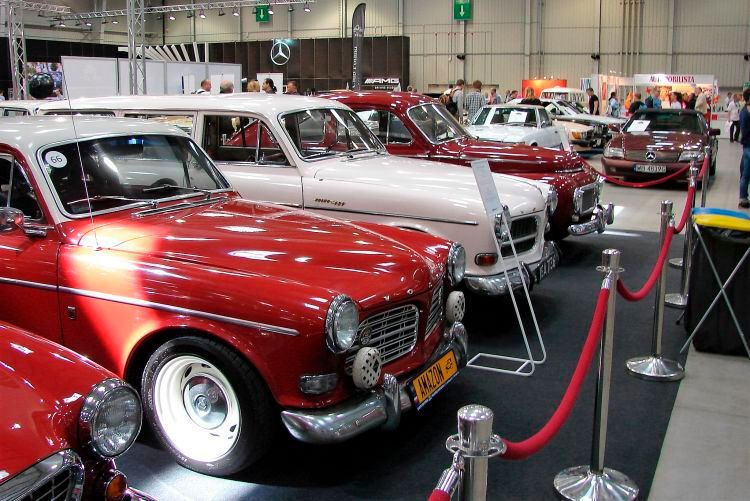 Auf der Auto-Nostalgia in Krakau standen jede Menge Fahrzeuge zum Verkauf, darunter  verschiedene Volvo-Modelle. (Bild: Jozef Trzionka)