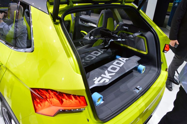 Platz bietet der Vision X auch im Heck für Gepäck … (Bild: Schreiner / »kfz-betrieb«)