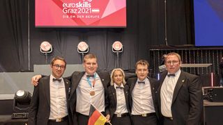 Das deutsche Kfz-Team: (v. l.) Thomas Holzmann, Clemens Böhm, Andrea Zeus, Tobias Zander und Jörg Stotz. (Bild: Worldskills Germany/Frank Erpinar)