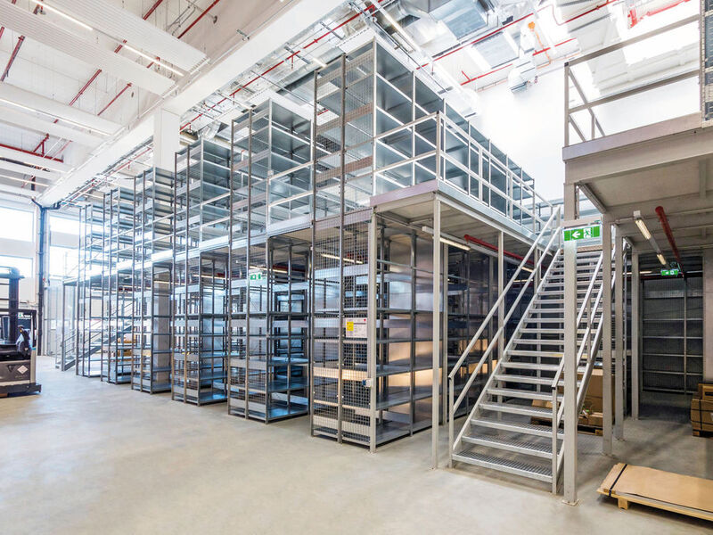 Im neuen Zentralmagazin werden zweigeschossige Fachbodenanlagen des Systems Meta Clip eingesetzt. (Robert Syrovatka)