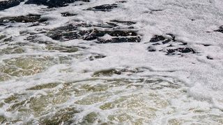 Wassergefährdende Stoffe werden nach ihrem Schadenspotenzial als „allgemein wassergefährdend“ deklariert oder in eine von drei Wassergefährdungsklassen (WGK) eingeteilt.  (Bild: frei lizenziert)