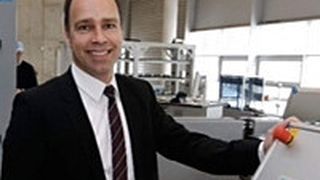 Prof. Thomas Bauernhansl, Leiter der Stuttgarter Indstitute IPA, IFF, ISW und EEP: „Es geht im Grunde um eine intelligente Vernetzung von dezentralen Informationsträgern und Informationserzeugern.“ (Bild: Frauhofer IPA/IFF)