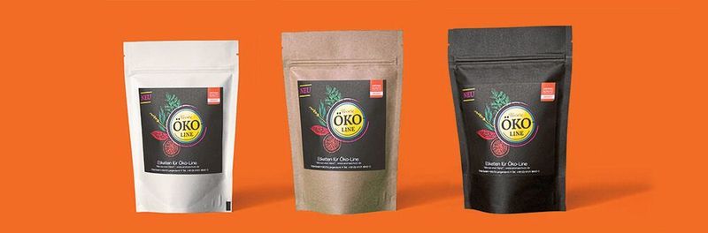 Sensible Lebensmittel will Ströbel mit seinen Aromaschutzbeuteln der Öko-Line schützen. Die Beutel bestehen aus einem Verbund aus braunem Kraftpapier und Barriere-Folie ohne Aluminiumschicht. Die Barriere besteht in diesem Fall aus einem umweltfreundlichen PE-Verbund. Passend dazu kommen jetzt auch die Öko-Line-Etiketten auf den Markt. (Ströbel)