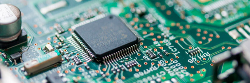 Fehlende Chips: Unterbrochene Lieferketten aber auch fehlende Materialien führen zu Umsatzeinbußen in der Elektronik-Branche.