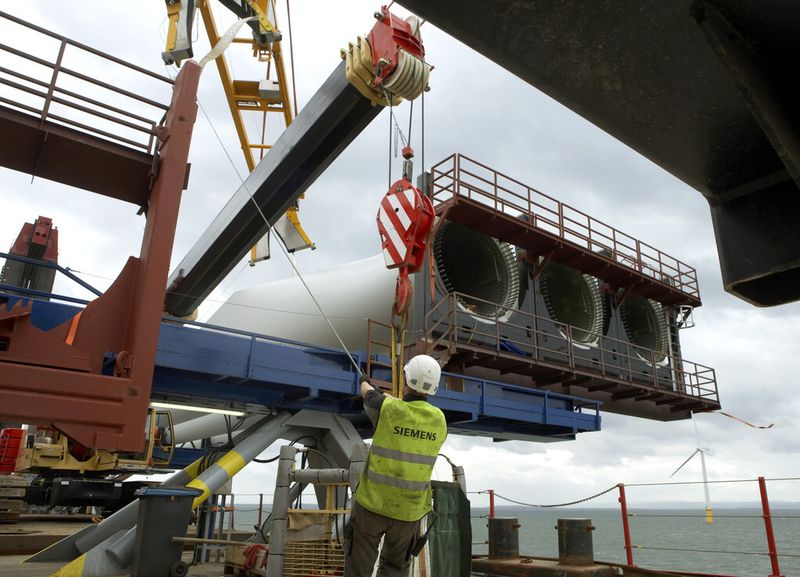 Arbeiten am Offshore-Windpark Burbo vor der Küste Liverpools. (Bild: Siemens)