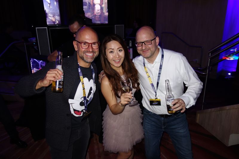 (v. l.) Maciej Wieczorek, Chinny Chuang und Horst Günther, ZOTAC, eröffnen die Tanzfläche. (IT-BUSINESS)