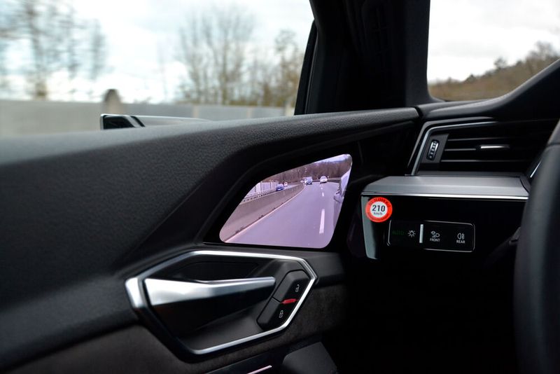 Nach einer gewissen Eingewöhnungszeit erkennt man jedoch rasch … (Bild: Michel/»kfz-betrieb«)