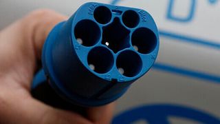 Die Elektromobilität wirbelt die Automobilbranche durcheinander, manche Hersteller wachsen plötzlich sehr schnell. ( VDE)