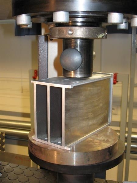 Ein Druck von 10 Tonnen hat das Innengehäuse um 0,3 Millimeter verformt. (Archiv: Vogel Business Media)