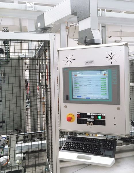 Tragarm-Systeme von Rose sorgten für eine ergonomische Aufhängung der Panel-PC an den Montageplätzen. (Rose Systemtechnik )