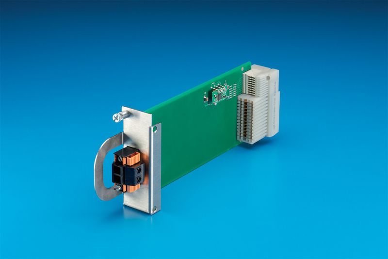Bild 2: Power Adapter zur Inbetriebnahme oder Testzwecke vom MicroTCA-Systemen inklusive frontseitiger Anschlussklemme (Archiv: Vogel Business Media)