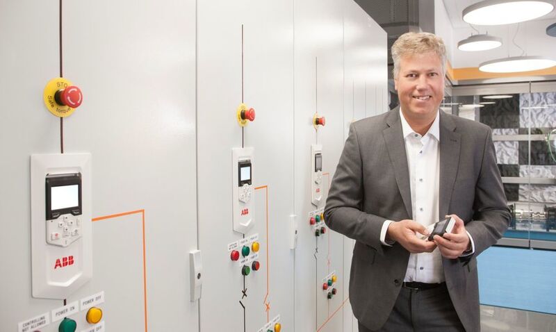 Morten Wierod, Managing Director BU Drives and Controls bei ABB: „Die Möglichkeit, die eigenen Geräte der Kunden zusammen mit unseren Frequenzumrichtern testen zu können, gibt ihnen die Sicherheit, dass ABB ihre Partner und Kunden im Betriebsalltag verlässlich unterstützen kann.” (ABB)