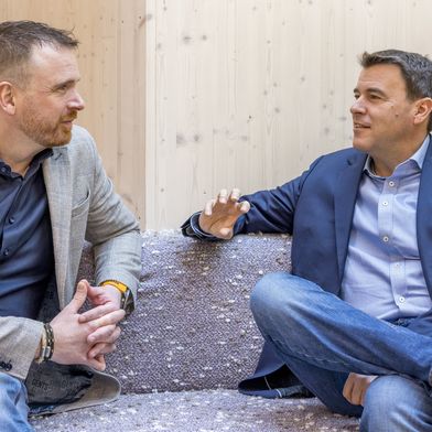 Gewährten tiefe Einblicke in das Thema Simulation: Die Geschäftsführer von CADFEM Germany, Josef A. Overberg (links) und Dr.-Ing. Matthias Hörmann.  (Bild: CADFEM/Nadine Wilhelm Fotografie)