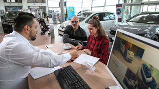 E-Autos lassen sich dank der „Innovationsprämie“ in Deutschland derzeit gut vermarkten. (Bild: sp-x)