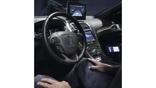 Lebenswelt Connected Card: Das Vernetzte Fahrzeug ist schon mindestens seit Mitte der 90er Jahre ein Thema für die Automobilindustrie. Moderne Technologie und software machen diese Idee nun realisierbar. (Blackberry QNX)