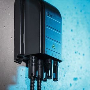 Bild 4:  Neu im Angebot von R&M ist die kleinformatige vorkonfektionierte Glasfaser-Verteilerbox LUNAR.(Bild:  R&M)