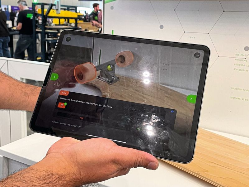 ...Vuforia-Lösungen zum Beispiel für die Qualitätskontrolle gezeigt.  (Bild: Drescher/VCG)