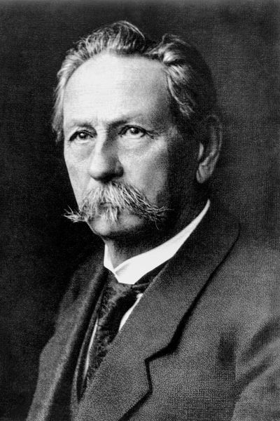 Carl Benz, 25. November 1844 bis 4. April 1929. Mobilitätspionier und Erfinder des Automobils. (Bild: Mercedes-Benz AG)