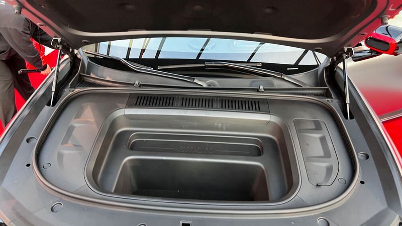 Unter der vorderen Haube findet sich ein Frunk. (Bild: Dirk Kunde/SP-X)