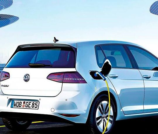 Die Zulassungen von Elektroautos sind in Deutschland wieder angestiegen. Hier die Zahlen ...(Bild:  Volkswagen)