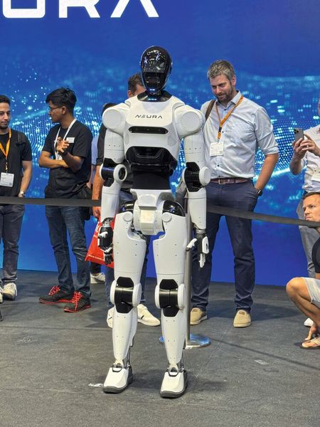 Hingucker auf vielen Messeständen: humanoide Roboter. (Bild: Anne Richter, VCG)