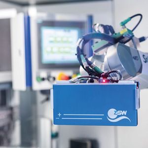 Die Anlagen zur Herstellung von PHEV-1-Zellen (30 Ah) werden mit dem Projekt Zellkobatt auf großformatige PHEV-2- und Pouchzellen bis 80 Ah erweitert.