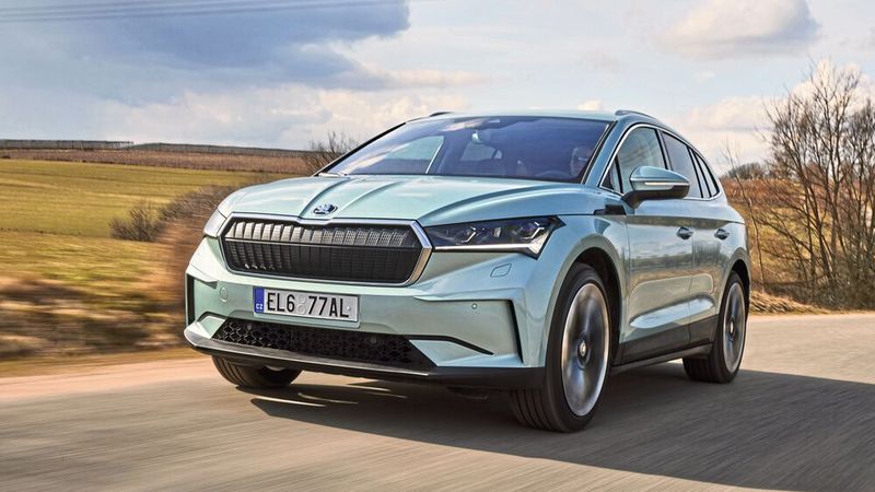 Der Skoda Enyaq iV kostet in der Basisvariante 33.800 Euro. Der Skoda Enyaq iV kostet in der Basisvariante 33.800 Euro.