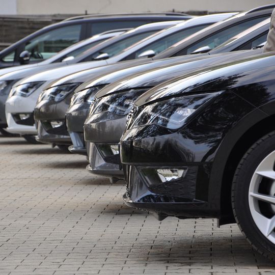 Für Autos mit Verbrennungsmotor gibt es keine direkten staatlichen Kaufanreize.(Bild:  Grimm / »kfz-betrieb«)