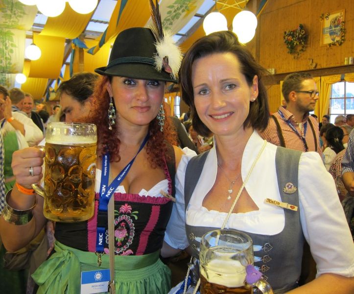 V. l.: Besa Agaj (IT-BUSINESS) mit Katja Neumann (NEC) (Bild: IT-BUSINESS)