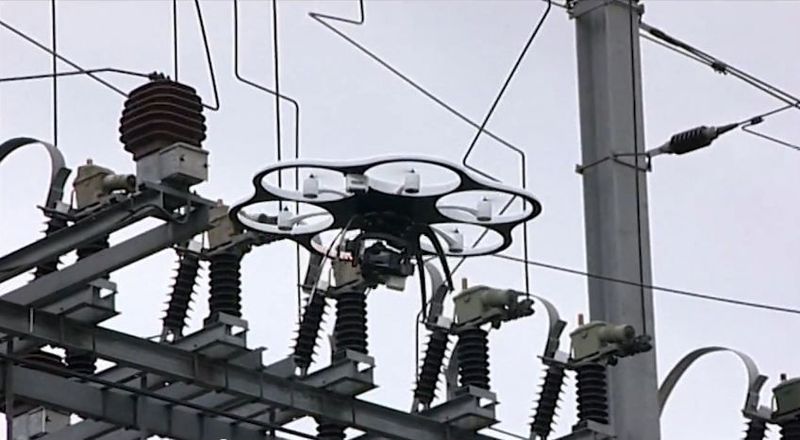 ... Isolatoren der Masten auf Schäden zu untersuchen. (Archiv: Vogel Business Media)