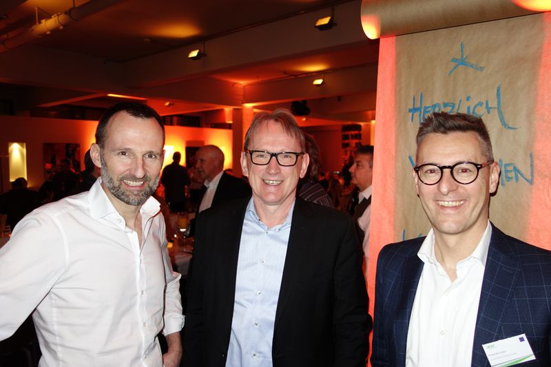 Tiefenentspannt sind (v. l.) Günter Schiessl, Ingram Micro, Wilfried Thom, ACER, und Alexander Maier, Ingram Micro. (Bild: IT-BUSINESS)