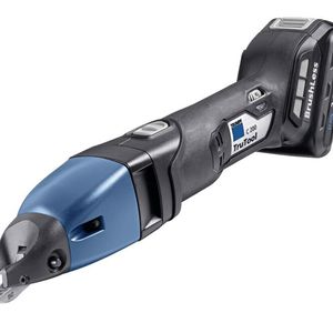 Um die Anwendungsmöglichkeiten der neuen Schlitzschere Trutool C 200 von Trumpf möglichst breit zu fächern, wird das 18-V-Akku-Werkzeug mit unterschiedlichen Schneidleisten und dazu passenden Messern in diversen „Sets“ angeboten, die verschiedene Anwendungsschwerpunkte fokussieren, heißt es.