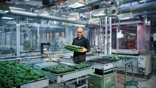 Cyril Zipfel erforscht Peptide, die Pflanzen resistenter gegen Krankheiten und Schädlinge machen könnten. (marclatzel.com)