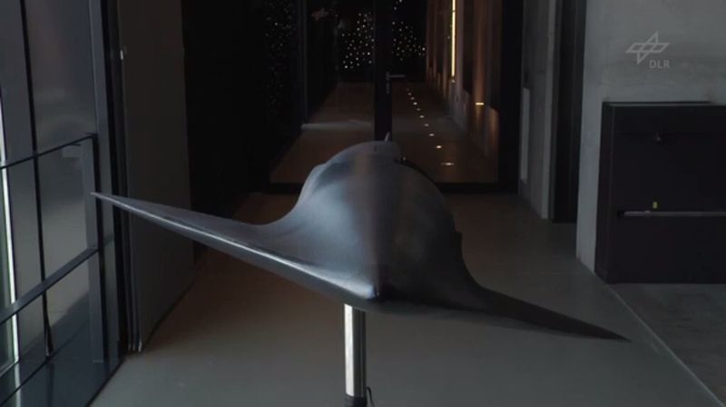 Spaceliner: Mit dem ultraschnellen Gleiter sollen Passagiere künftig die Distanz zum Beispiel zwischen Europa und Australien in nur 90 Minuten zurücklegen können (Bild: DLR)